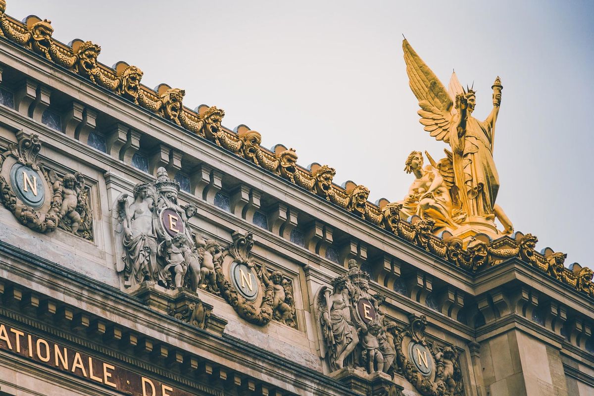 Les différents types de plaques commémoratives pour les monuments historiques